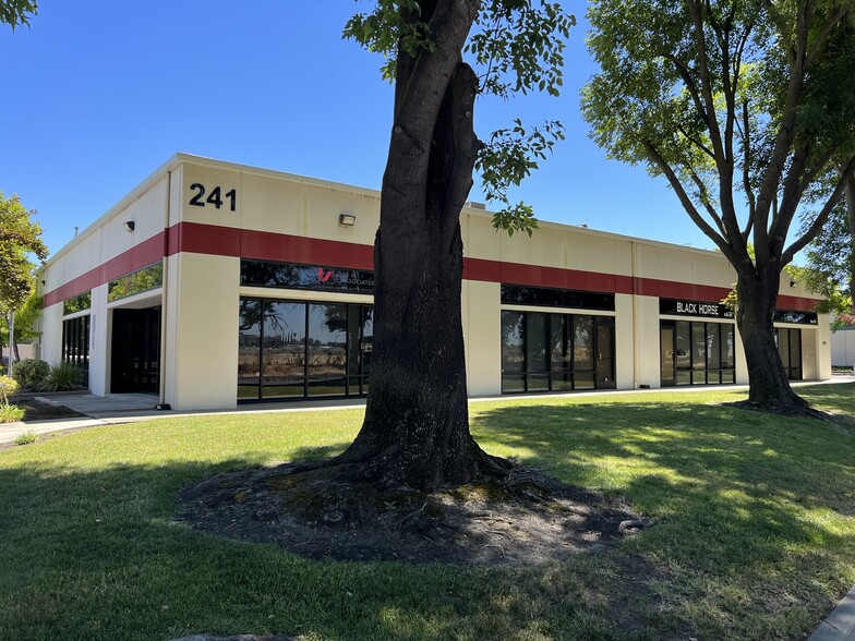 241 Frank West Cir, Stockton, CA for lease - Building Photo - Image 1 of 3