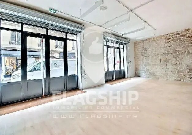 Retail in Paris for lease - Interior Photo - Image 2 of 7