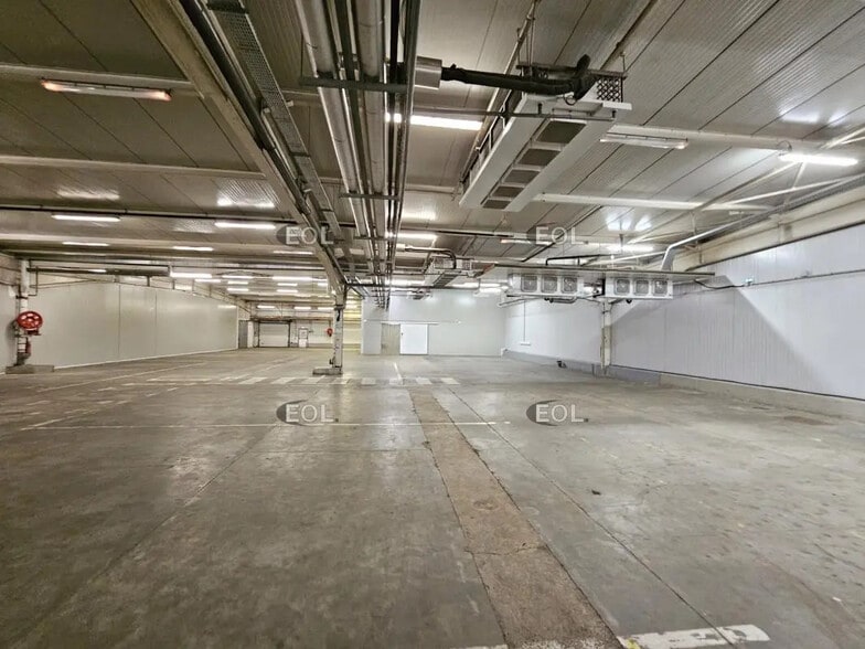 Industrial in Orly for lease - Interior Photo - Image 3 of 9