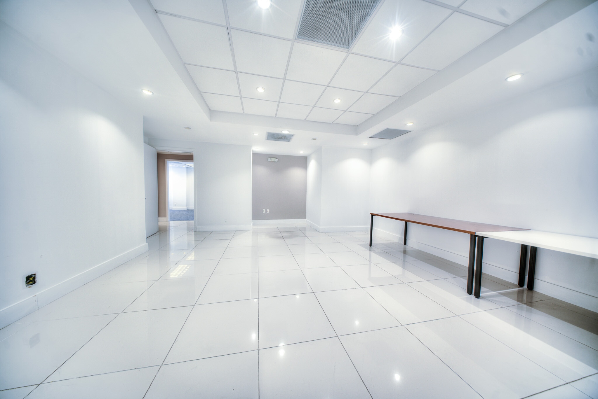 301 Arthur Godfrey Rd, Miami Beach, FL for lease Interior Photo- Image 1 of 7