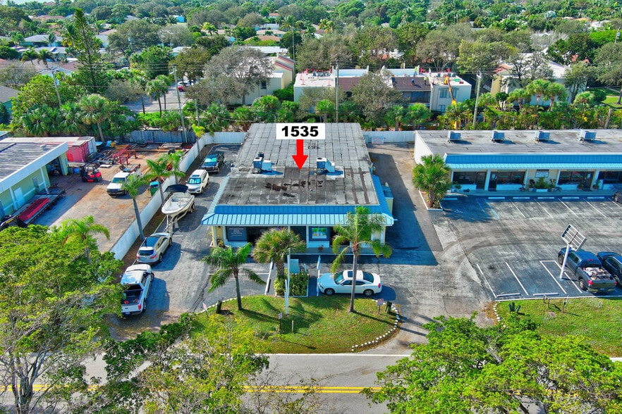 Portfolio Sale of 3 Buildings on 1 Lot portfolio of 3 properties for sale on LoopNet.com - Building Photo - Image 2 of 17