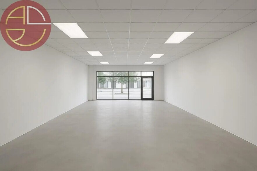 Retail in Muret for lease - Interior Photo - Image 3 of 3