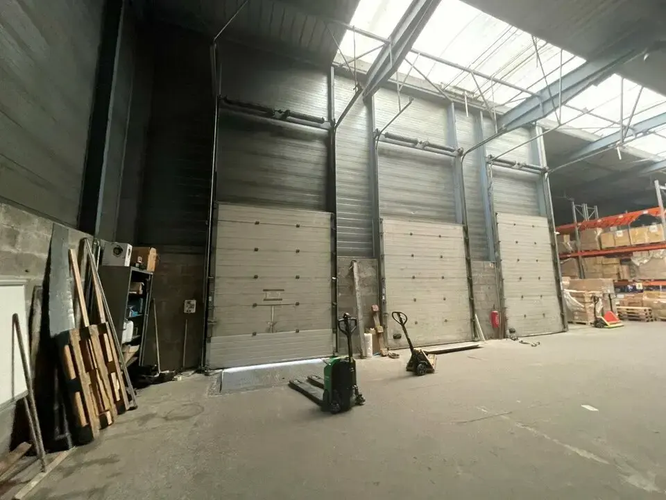 Industrial in Genas for lease Interior Photo- Image 1 of 7