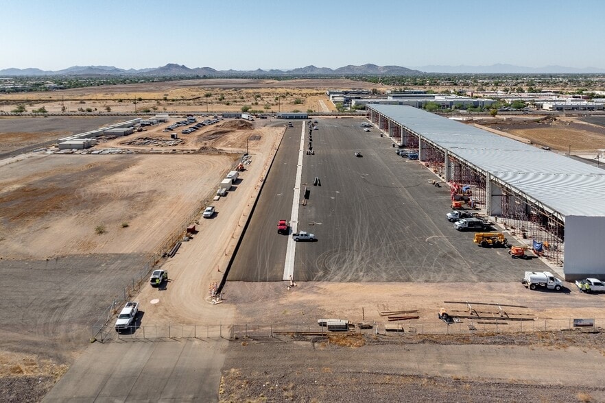 180 E Deer Valley Dr, Phoenix, AZ for lease - Building Photo - Image 2 of 10