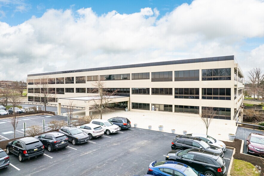 300 Sentry Pkwy E, Blue Bell, PA for lease - Primary Photo - Image 1 of 4