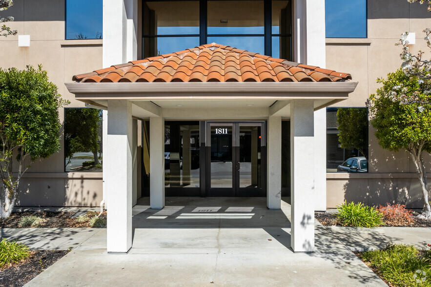 1811 Santa Rita Rd, Pleasanton, CA for lease - Building Photo - Image 3 of 4