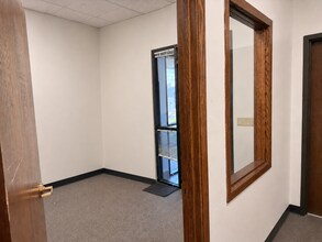 9701-9727 Valley View Rd, Eden Prairie, MN for lease Interior Photo- Image 2 of 4