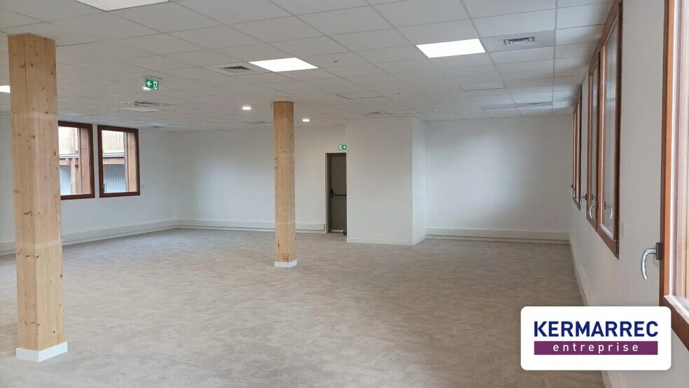 Office in Nantes for lease - Building Photo - Image 3 of 10