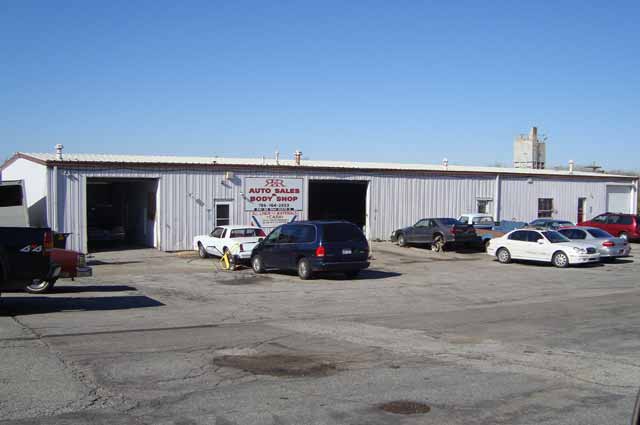 302 SE 21st St, Topeka, KS for sale - Primary Photo - Image 1 of 1