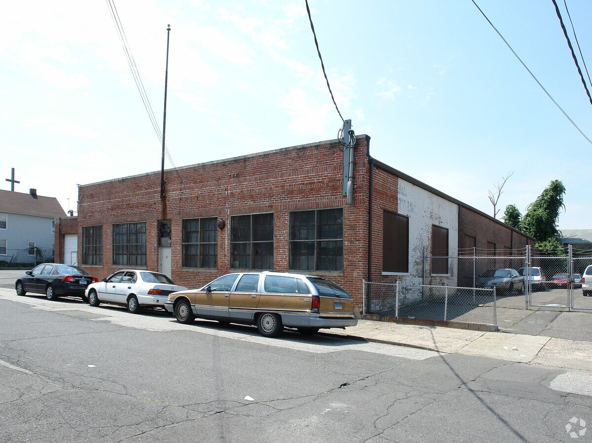 61 Hurd Ave, Bridgeport, CT 06604