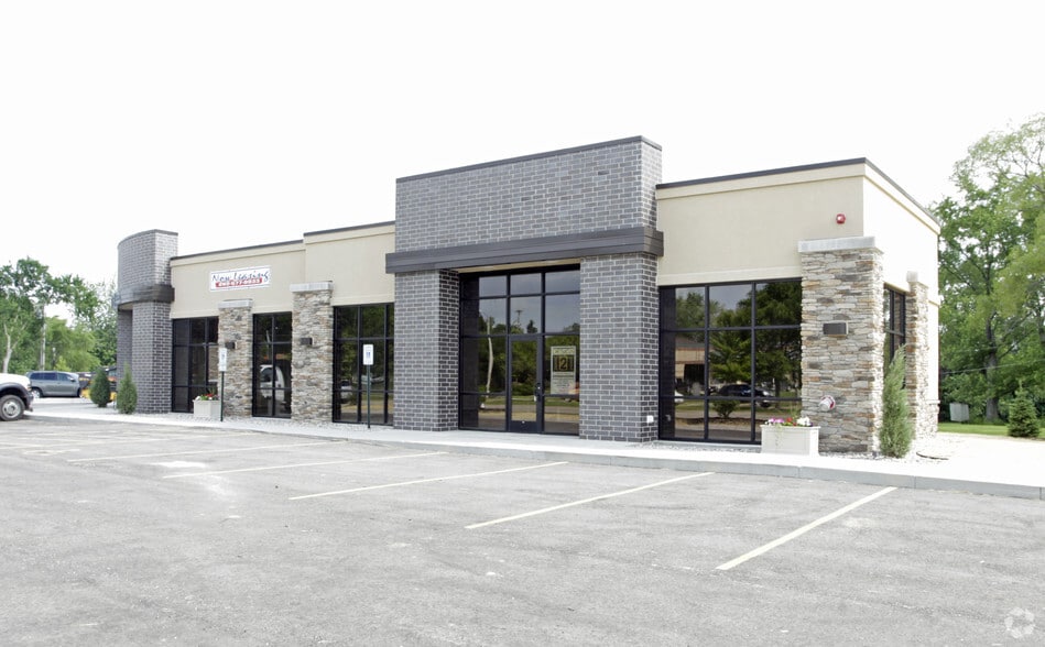 N79W14700 Appleton Ave, Menomonee Falls, WI for sale - Building Photo - Image 2 of 3