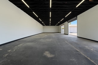 859 NE 44th St, Oakland Park, FL for lease Interior Photo- Image 2 of 2