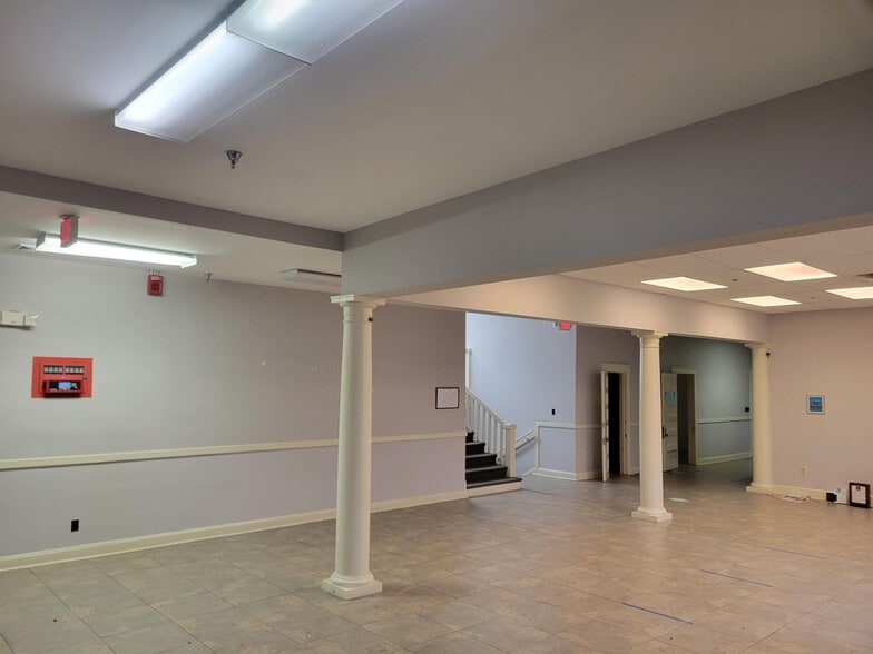 1087 Alice Ave, Memphis, TN for sale - Interior Photo - Image 2 of 5