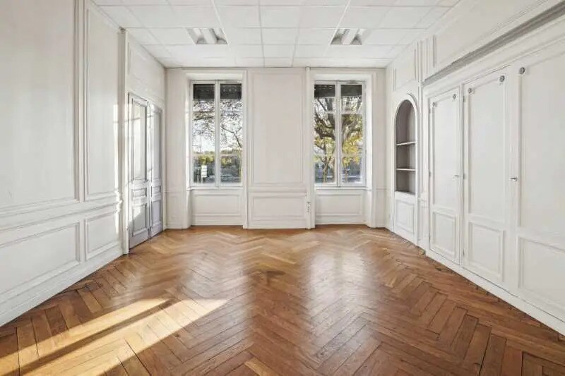 Office in Lyon for lease - Interior Photo - Image 2 of 10