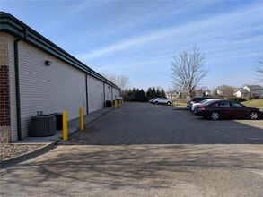 576 Boyson Rd NE, Cedar Rapids, IA for lease Building Photo- Image 2 of 7