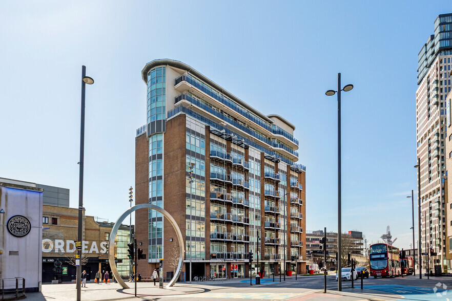 Gerry Raffles Sq, London for lease - Building Photo - Image 1 of 1