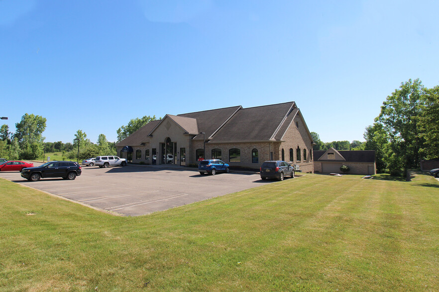 869 S Old US-23, Brighton, MI for sale - Building Photo - Image 1 of 1