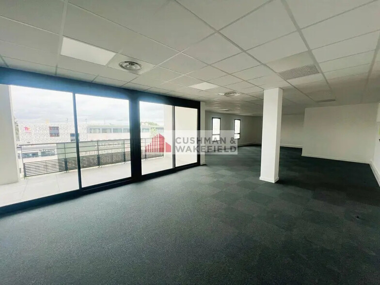 Office in Nîmes for lease - Interior Photo - Image 2 of 3