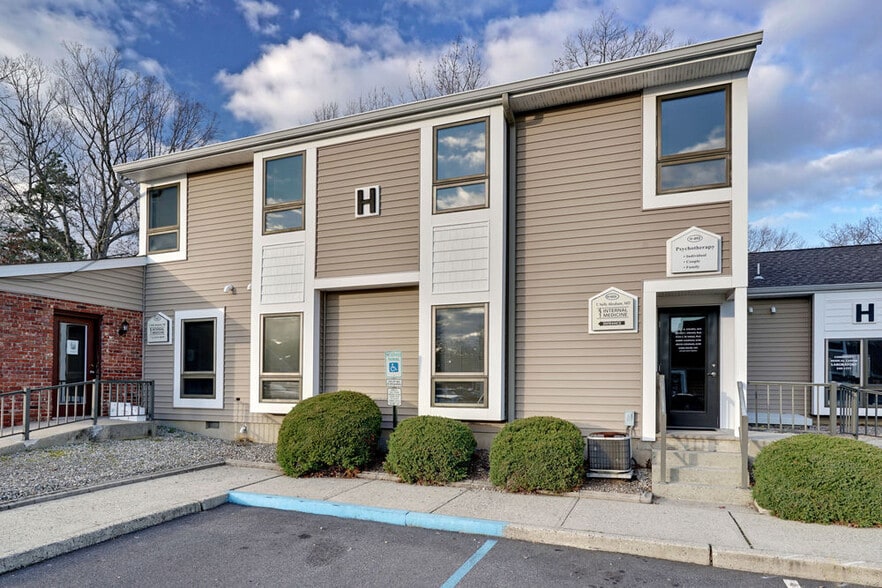 892 Commons Way, Toms River, NJ 08755