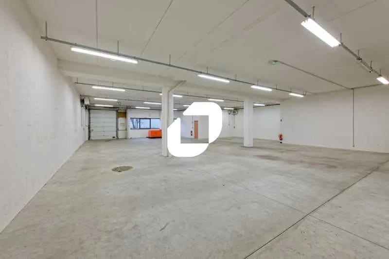 Flex in Cergy for lease - Interior Photo - Image 2 of 25
