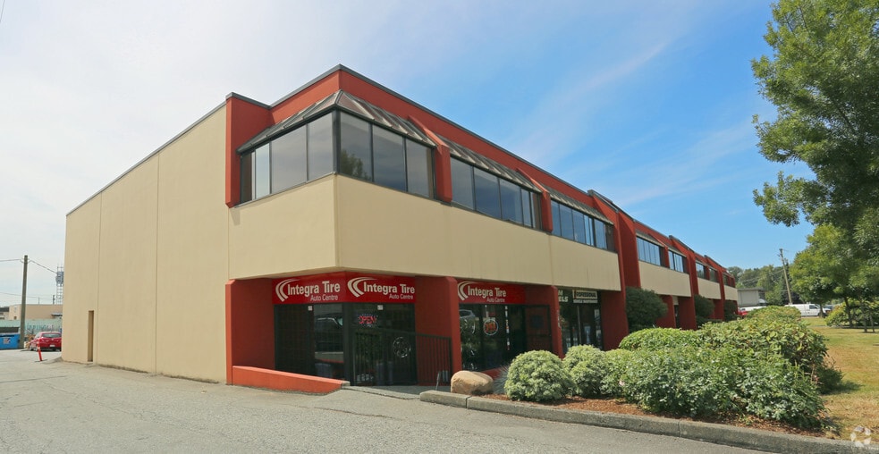 823-837 3rd St W, North Vancouver, BC for lease - Building Photo - Image 1 of 5