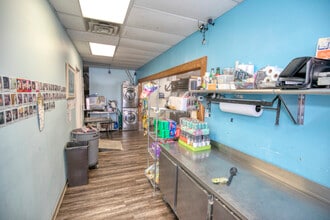 5242 Olde Towne Rd, Williamsburg, VA for lease Interior Photo- Image 1 of 10