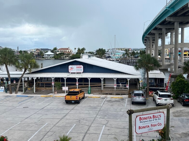 700 Fishermans Wharf, Fort Myers Beach, FL for lease - Building Photo - Image 2 of 8