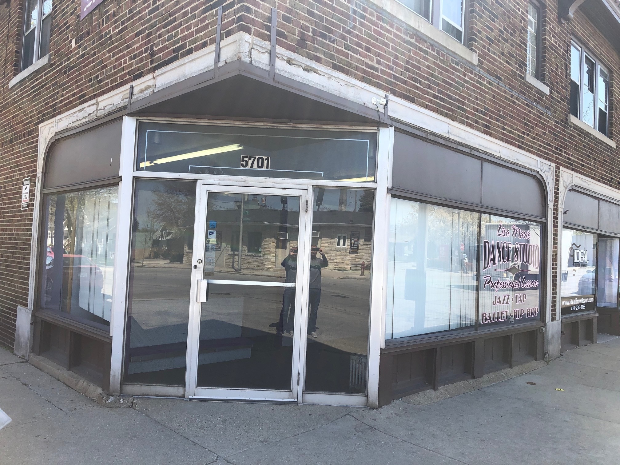 5701-5711 W Burnham St, Milwaukee, WI for lease Interior Photo- Image 1 of 2