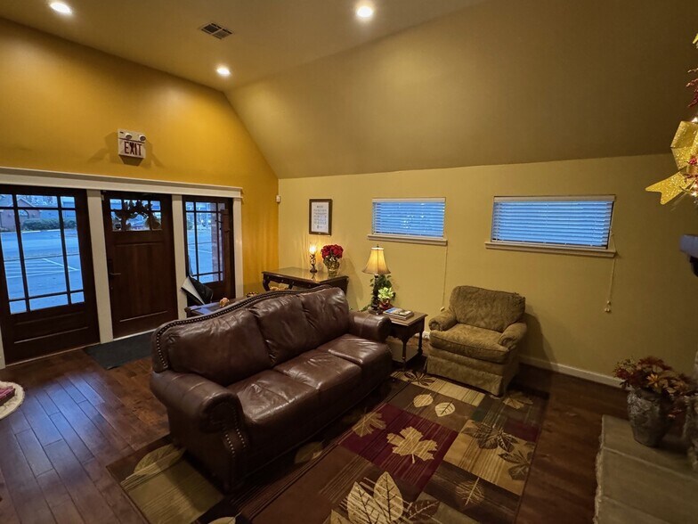 6964 S 69th East Ave, Tulsa, OK for sale - Building Photo - Image 3 of 15