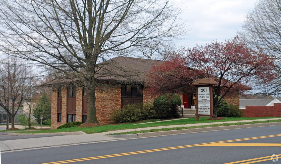 201 Park St SE, Vienna, VA for sale - Building Photo - Image 1 of 1