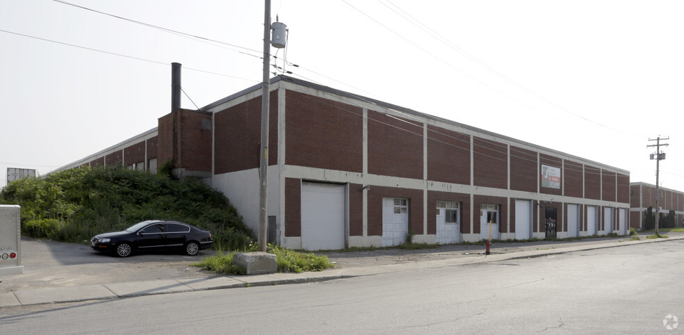 10800 Boul Parkway, Montréal, QC for lease - Building Photo - Image 2 of 6