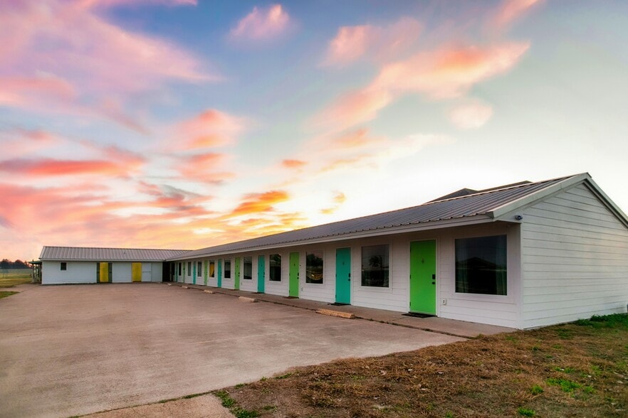 907 S Church St, Rockport, TX for sale - Building Photo - Image 3 of 10