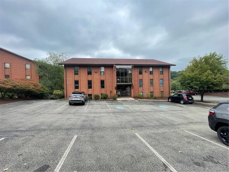 100-111 McKnight Park Dr, Pittsburgh, PA for sale - Building Photo - Image 2 of 15