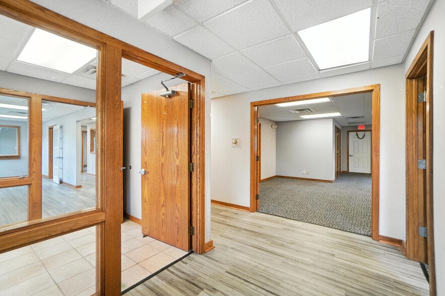 675-681 Hopewell Dr, Heath, OH for lease - Building Photo - Image 3 of 12