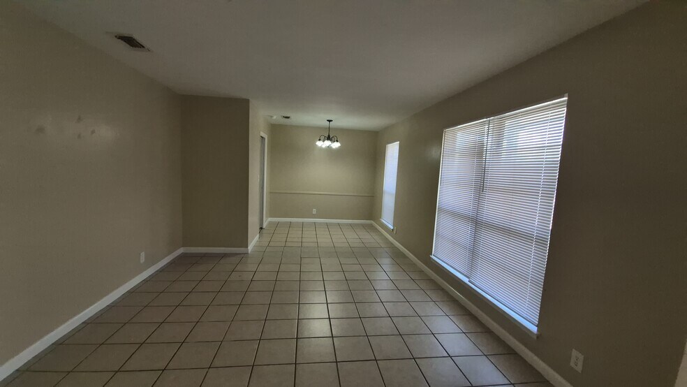 KC Rentals portfolio of 5 properties for sale on LoopNet.com - Building Photo - Image 2 of 11