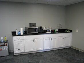 2800 Lafayette Rd, Portsmouth, NH for lease Interior Photo- Image 2 of 3