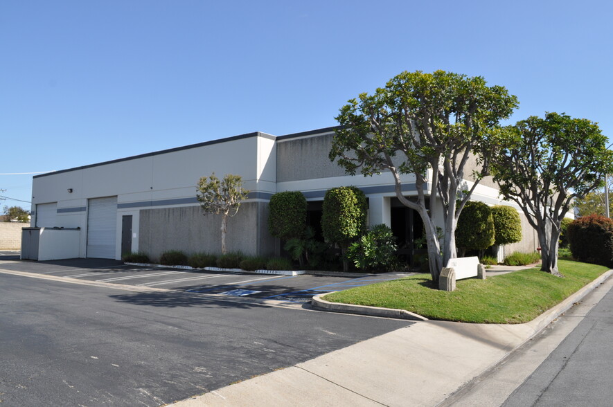 17842 Georgetown Ln, Huntington Beach, CA for lease - Building Photo - Image 2 of 4