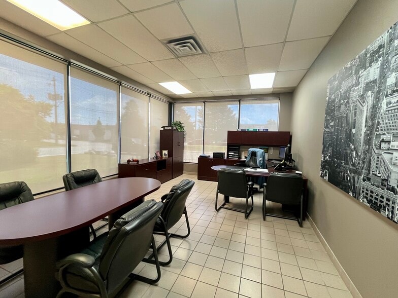 95 Rankin St, Waterloo, ON for sale - Building Photo - Image 2 of 18