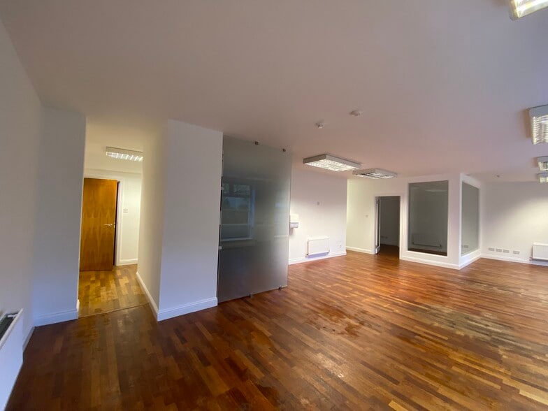 10 Old Tolbooth Wynd, Edinburgh for lease - Building Photo - Image 2 of 6