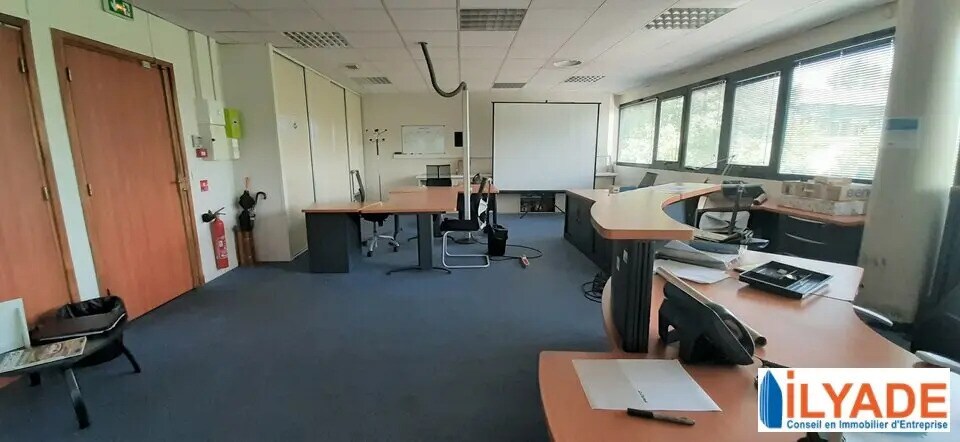 Office in Aix-en-Provence for lease - Interior Photo - Image 3 of 6