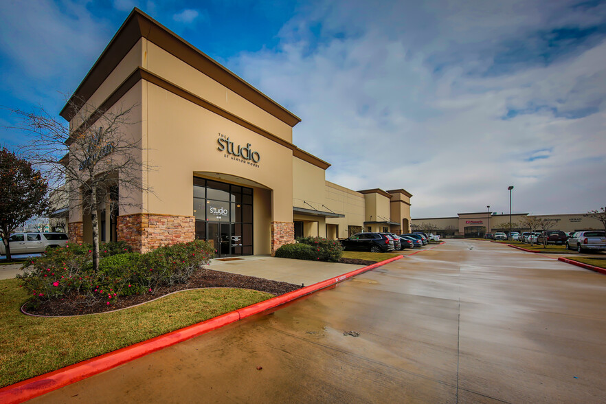 10110 W Sam Houston Pky N, Houston, TX for lease - Building Photo - Image 1 of 1