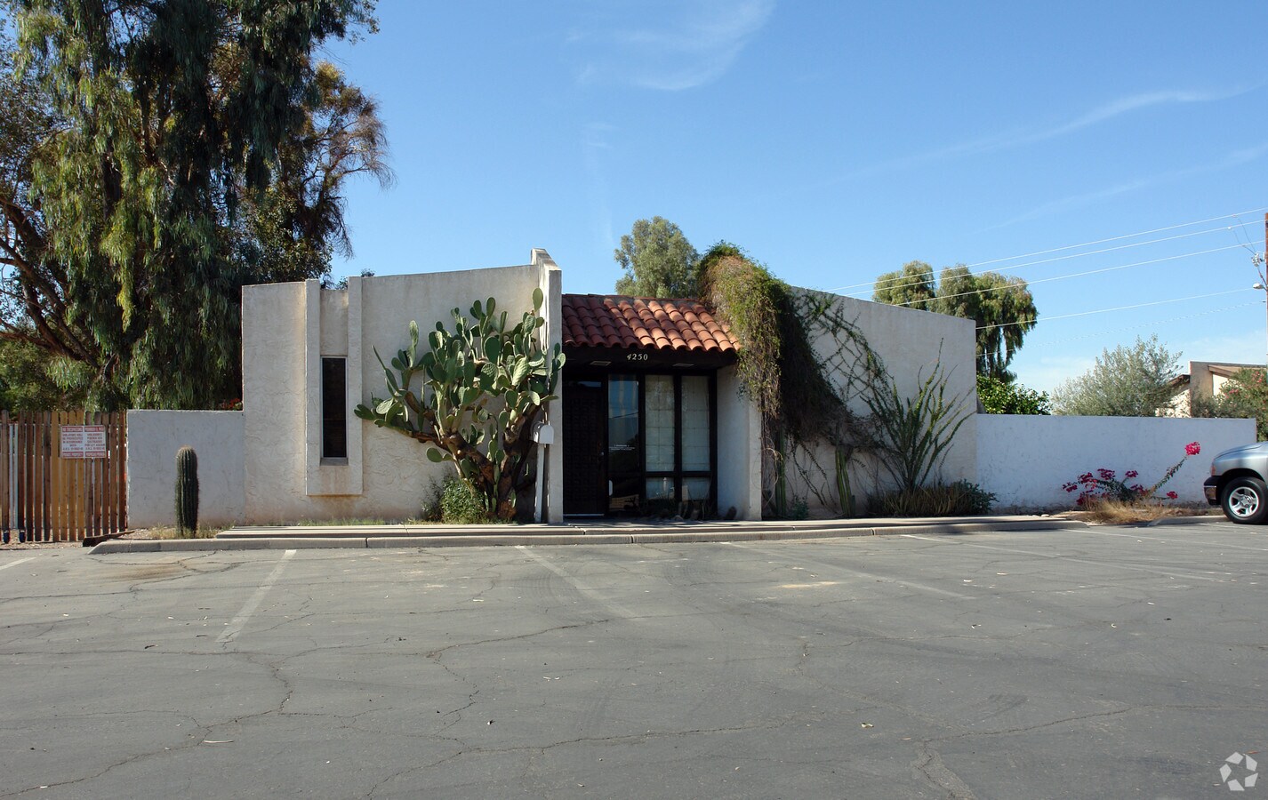 4250 N 19th Ave Phoenix Az 85015 Loopnet Com