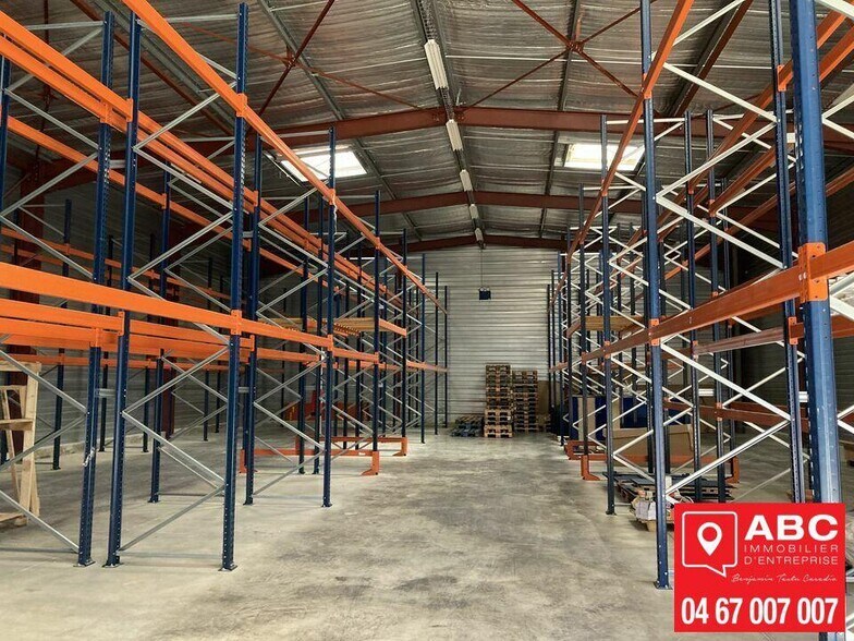 Flex in Gallargues-le-Montueux for lease - Interior Photo - Image 1 of 4