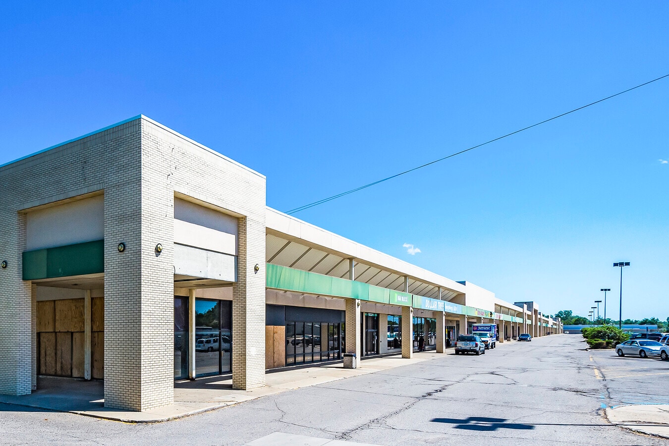 48115121 Fenton Rd, Flint, MI 48507 South Flint Center