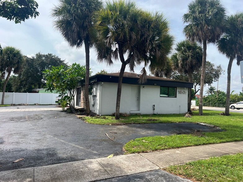 16931 NE 6th Ave, North Miami Beach, FL for lease - Building Photo - Image 2 of 17