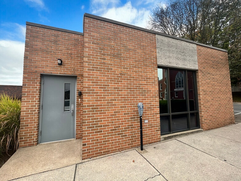 33 N Brown St, Lewistown, PA for sale - Building Photo - Image 3 of 26