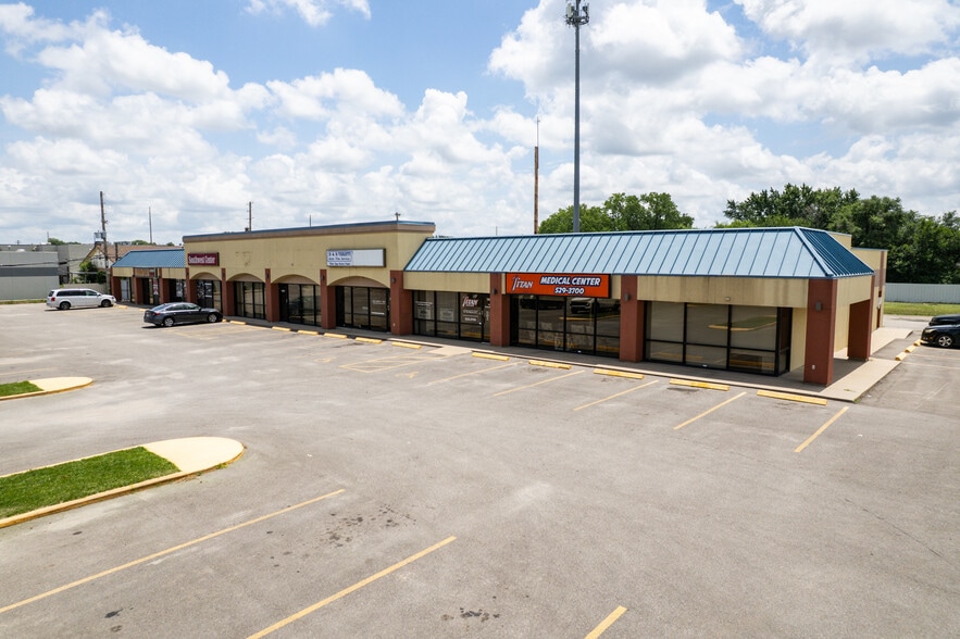 1309-1415 W 31st St S, Wichita, KS for sale - Building Photo - Image 1 of 10