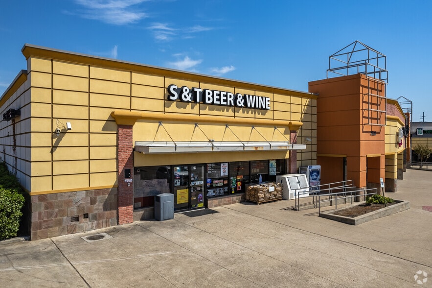 2220 Marsh Ln, Carrollton, TX for lease - Primary Photo - Image 2 of 2