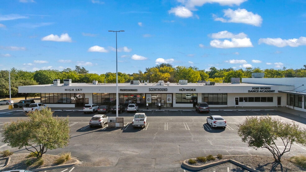 3511-3563 S Hills Ave, Fort Worth, TX for lease - Building Photo - Image 3 of 16
