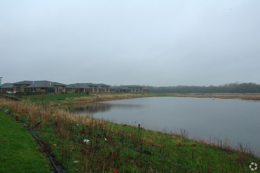 28381 Davis Pky, Warrenville, IL for lease - Building Photo - Image 3 of 32